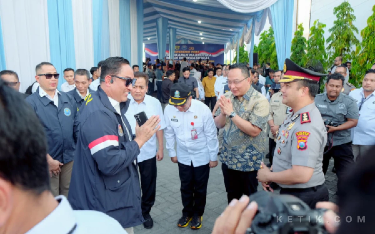 Foto Kepala BNN, Komjen Pol. Suyudi Ario Seto, kepala BNN saat berada di gresik ( foto : humas BNN/ ketik.com)