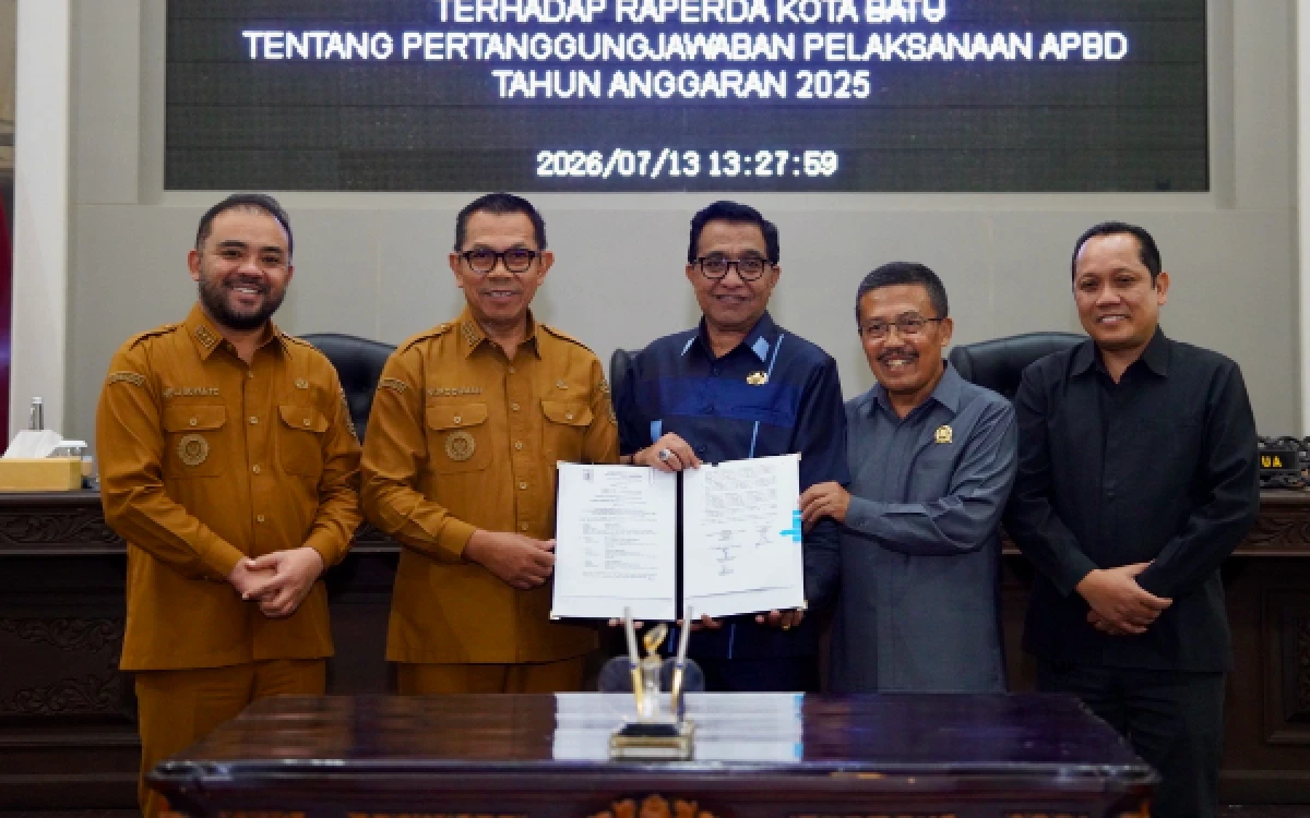 Thumbnail Berita - Raperda APBD 2025 Disahkan, Wali Kota Batu Cak Nur Minta OPD Ngebut Jalankan Program