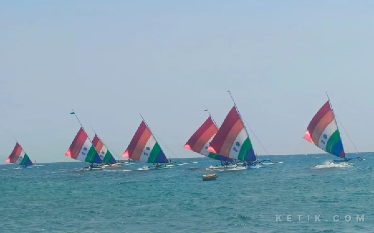 Thumbnail Berita - Ikaperti Gelar Lomba Perahu Layar dan Ayam Sap-Sap di Wisata Bahari Pasir Putih Situbondo