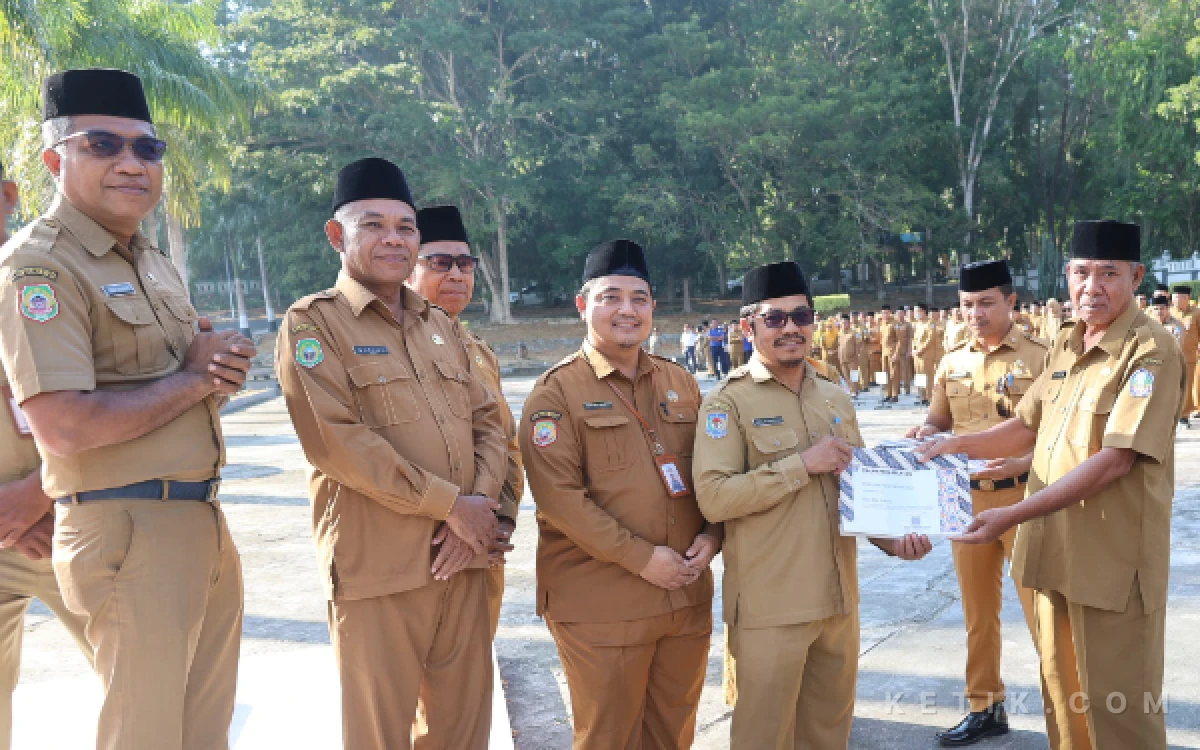 Thumbnail Berita - Puluhan Tahun Melayani, 8 PNS Halmahera Selatan Purnabakti dengan Kehormatan