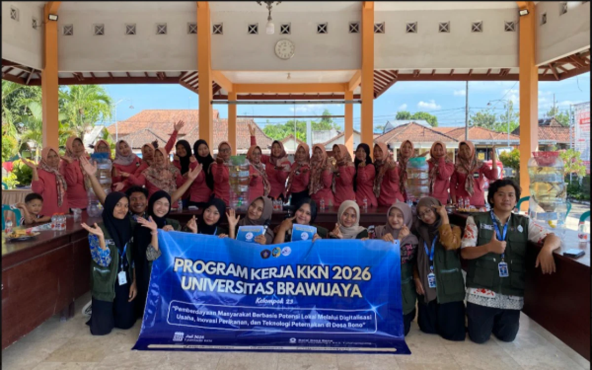 Thumbnail Berita - Mahasiswa KKN UB PSDKU Kediri Latih Warga Desa Bono Budidaya Ikan dalam Ember untuk Perkuat Ketahanan Pangan