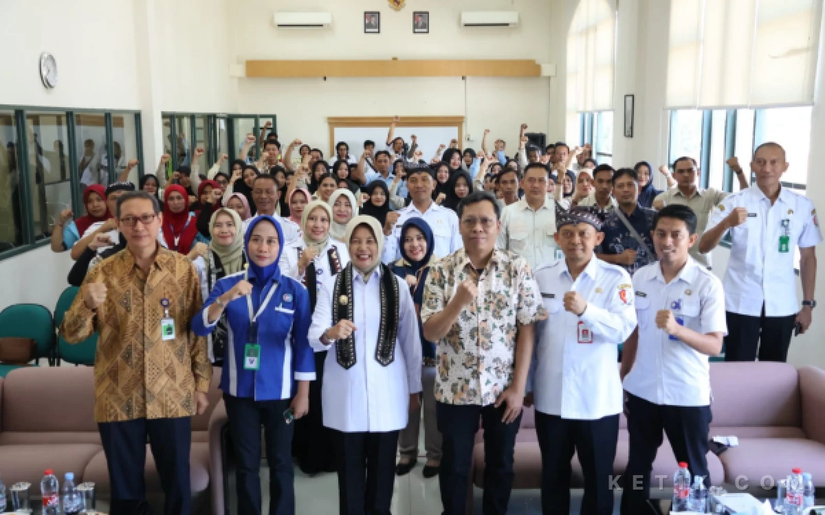 Thumbnail Berita - Peduli Pekerja Pabrik Rokok, Pemkab Bojonegoro Salurkan Bantuan BLT DBHCHT 2026