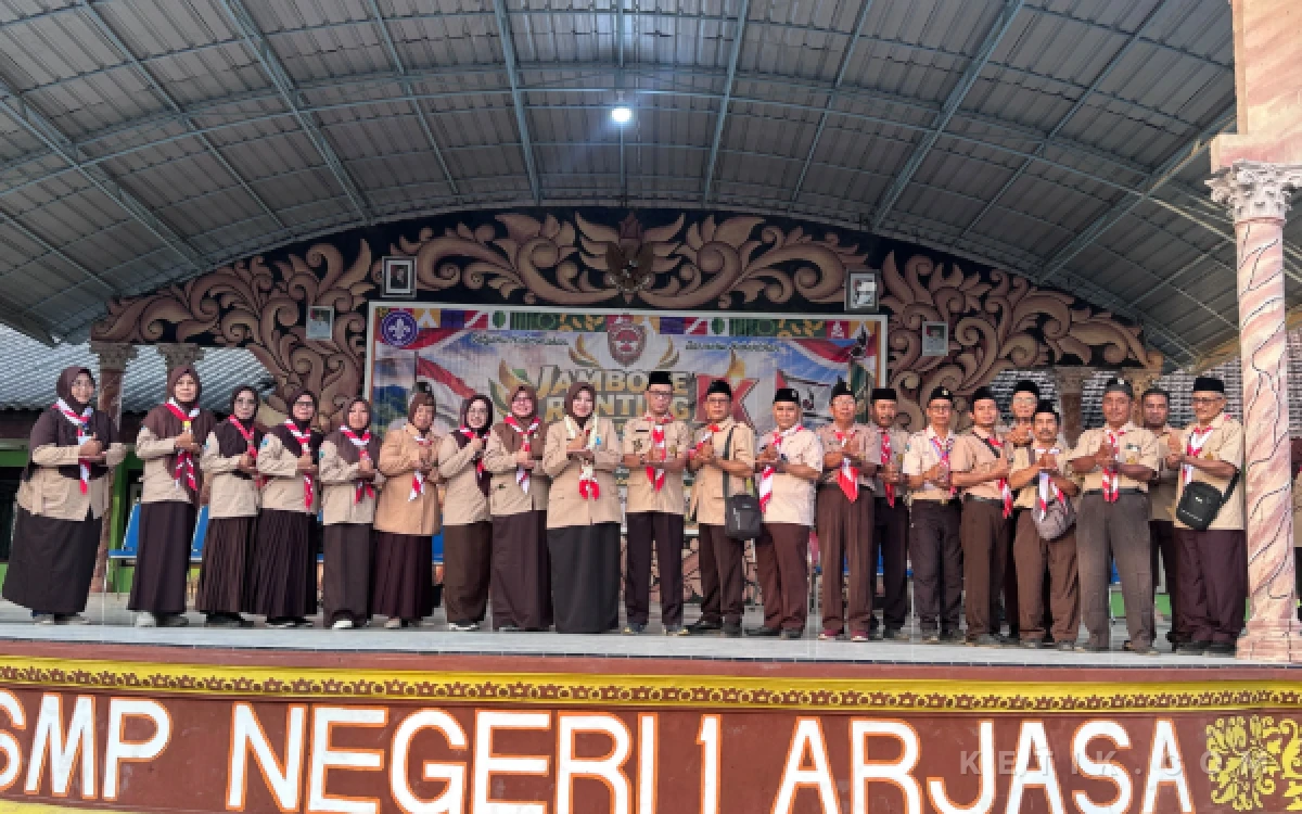 Thumbnail Berita - Buka Jambore Ranting IX Kecamatan Arjasa, Ini Pesan Ketua Kwarcab Situbondo