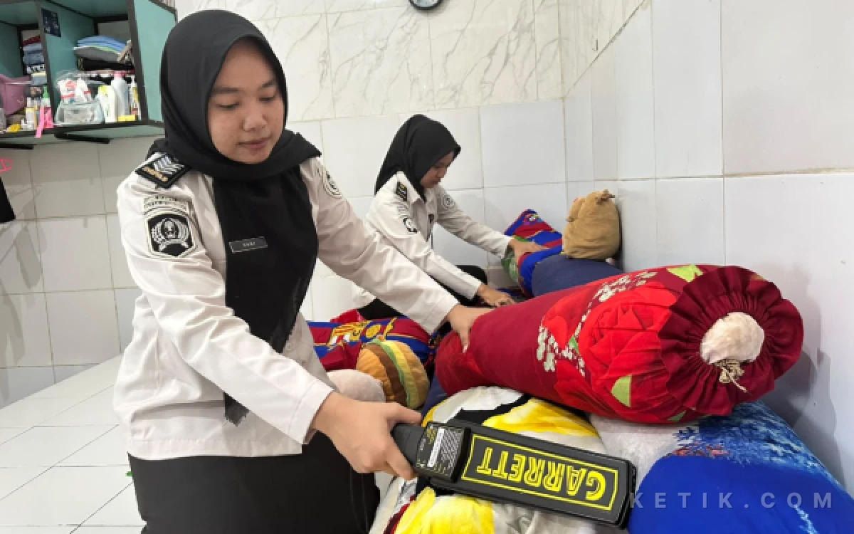 Thumbnail Berita - Deteksi Dini Gangguan Kamtib, Rutan Situbondo Geledah Hunian Blok Wanita