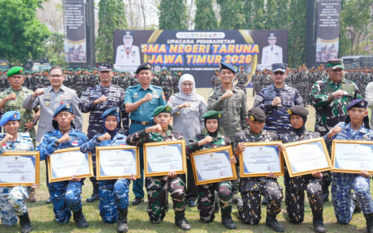 Thumbnail Berita - Gubernur Khofifah Pimpin Pembaretan 1.334 Taruna-Taruni Jatim, Tekankan Karakter Displin dan Tanggung Jawab