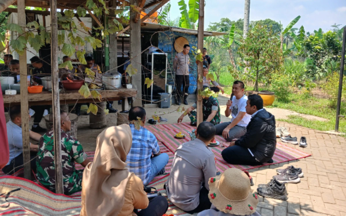 Thumbnail Berita - TNI-Polri, Kelurahan dan Tokoh Masyarakat Cemorokandang Kota Malang Guyub Rukun Merajut Kolaborasi