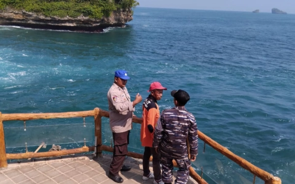 Mahasiswa Asal Pasuruan Terseret Arus di Pantai Ungapan Malang, Tim SAR Lakukan Pencarian