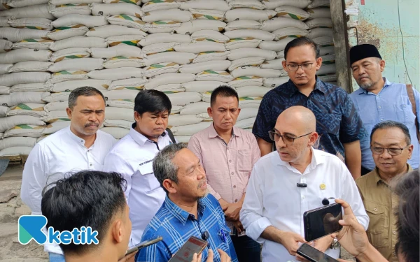 Thumbnail DPR Minta Pemerintah Segera Atasi Penumpukan Gula Petani di Bondowoso-Situbondo
