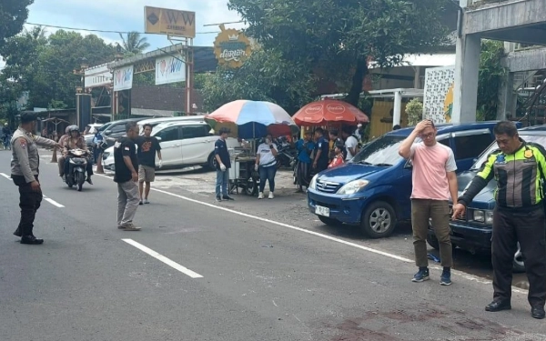 Thumbnail Diserempet Truk Boks, Pasutri Tewas Tertabrak di Depan Happy Durian Kabupaten Malang