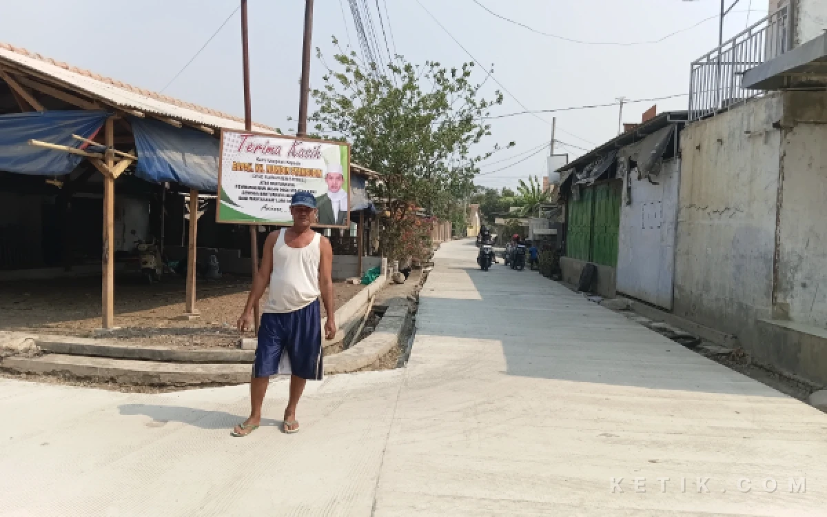 Thumbnail Berita - Bertahun-tahun Rusak Parah, Warga Siandong di Brebes Apresiasi Pembangunan Jalan Rigit Beton Mulus