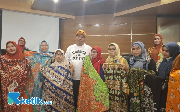 Thumbnail Berita - Ditantang Buat Motif Daun Kelor oleh Bupati, Kini Jadi Batik Khas Situbondo