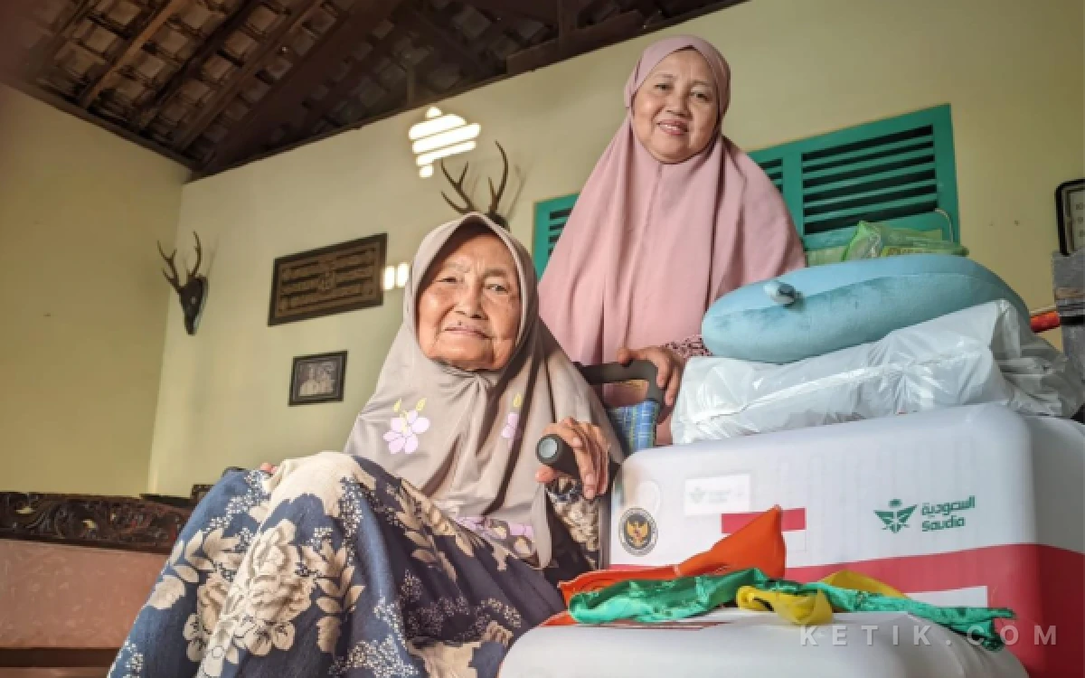 Di Usia 86 Tahun, Penjual Kain Keliling Ini Jadi Jamaah Haji Tertua Pacitan