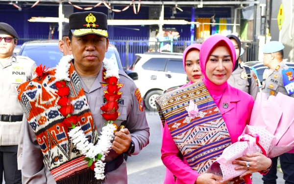 Thumbnail Santer Disebut sebagai Calon Kapolri, Ini Profil Kapolda NTT Irjen Rudi Darmoko