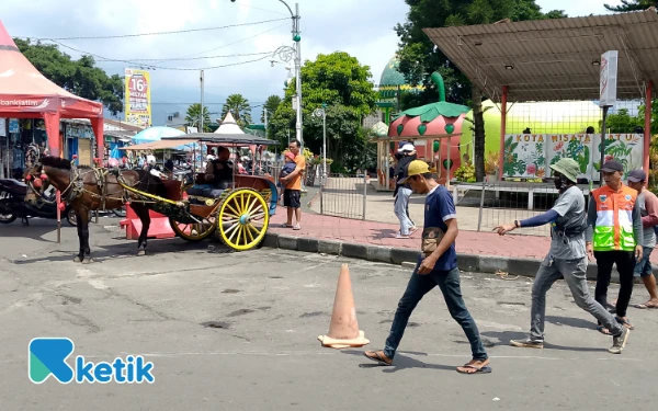 Thumbnail Akses Jalan Umum Alun-alun Kota Batu Diportal Parkir Dishub Bikin Kusir Delman Terusir