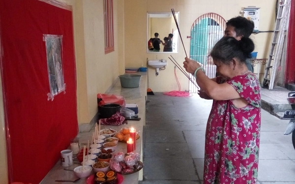 Thumbnail Gong Xi Fa Cai! Imlek 2024 di Kelenteng Kota Surabaya Tanpa Bagi-Bagi Angpau dan Kue Keranjang