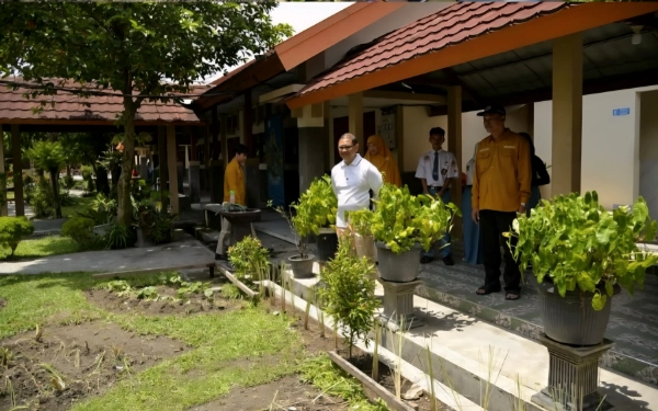 Thumbnail Berita - Inovasi Ketahanan Pangan di Sekolah! Kadisdik Jatim sebut SIKAP di SMAN 1 Jogoroto Keren