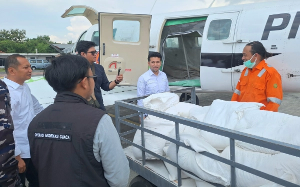 OMC Tekan Curah Hujan Hingga 74 Persen, Wagub Jatim Tinjau Posko Juanda