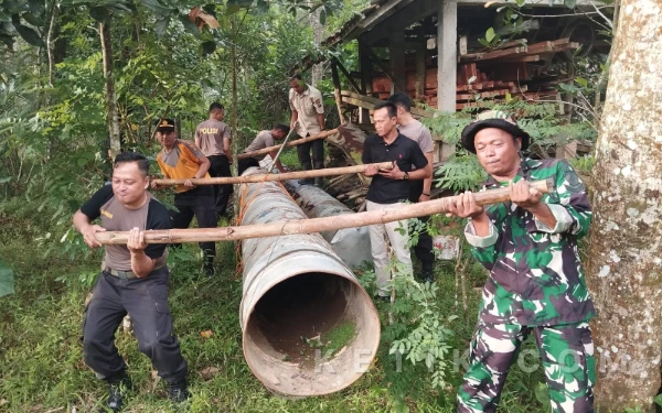 Nekat! Dipasang Dekat Mapolsek, Empat Long Pendem Jumbo Disita Polisi di Pacitan