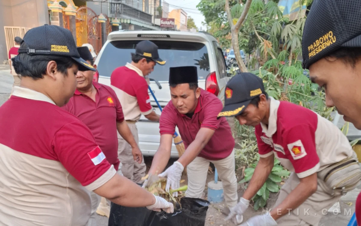 Thumbnail Berita - ‎Kado Ultah untuk Prabowo, Ratusan Kader Gerindra Kabupaten Malang Gas Gerakan ASRI di Pasar Kepanjen