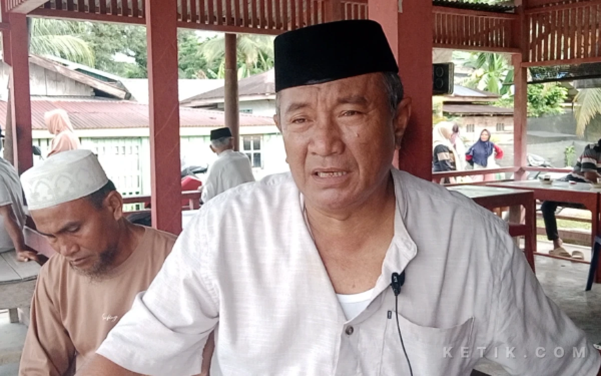 Foto Tokoh Masyarakat Desa Lugu, Hansipar saat ditemui Jurnalis Ketik.com. Kamis, 24 September 2026. (Helman/Ketik.com)