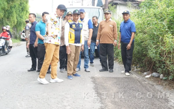 Bupati Sidoarjo Subandi Pastikan Perbaiki Jalan Rusak di Buduran dan Gedangan