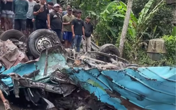 Thumbnail Laka Maut Purworejo: Truk Hantam Minibus Renggut 11 Nyawa, Kronologi dan Daftar Identitas Korban