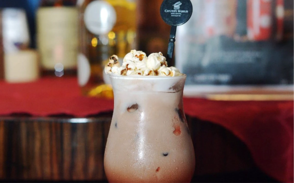 Thumbnail Berita - Segarnya Choco Caramel Pop, Minuman Dingin dengan Topping Popcorn Cocok Dinikmati Saat Cuaca Panas