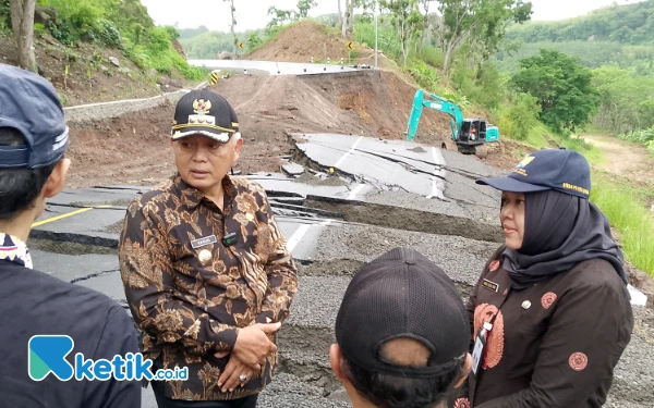 Thumbnail Bupati Malang Tinjau Jalan Amblas di JLS Kelok 9, Upaya Perbaikan Langsung Dilakukan