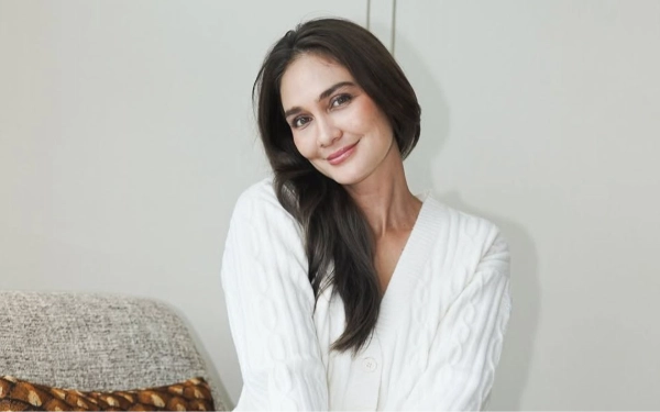 Thumbnail Berita - Luna Maya Pernah Terima Lamaran Pria Lain Sebelum Maxime Bouttier, Ini Sosoknya