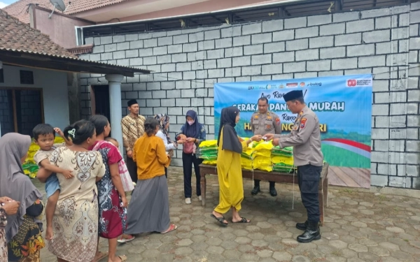 Thumbnail Hari Juang Polri, Polres Malang Gelontor 15 Ton Beras Lewat Gerakan Pangan Murah