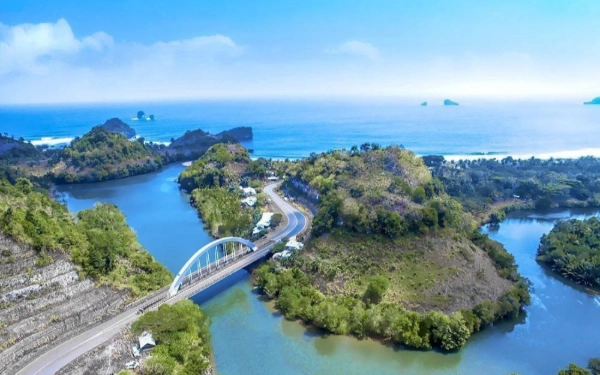 Thumbnail Berita - Pantai Bajulmati, Wisata Alam Sekaligus Tempat Konservasi Penyu di Kabupaten Malang