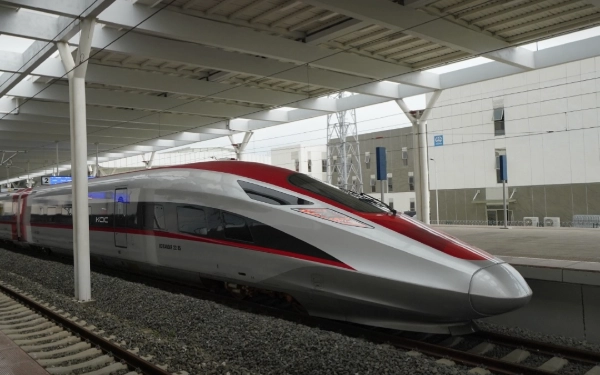 Thumbnail Berita - Sepakat Menkeu Purbaya, Anggota Komisi XI DPR Tolak Utang Whoosh Dibebankan ke APBN