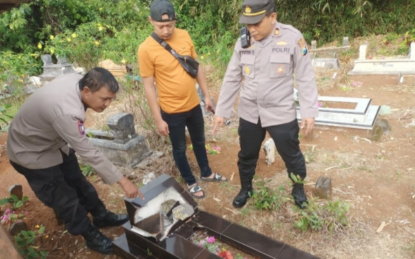 Thumbnail Berita - 22 Makam di Bantur Kabupaten Malang Dirusak, Apa Motifnya?