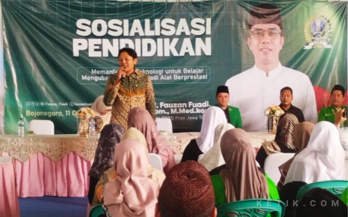 Foto Saat pemaparan materi Bapak Eko Wahyu,  ia  menyampaikan pentingnya pemanfaatan teknologi dan pengelolaan informasi secara bijak di era digital. Dihadapan audiensi (foto Sukiman ketik com)