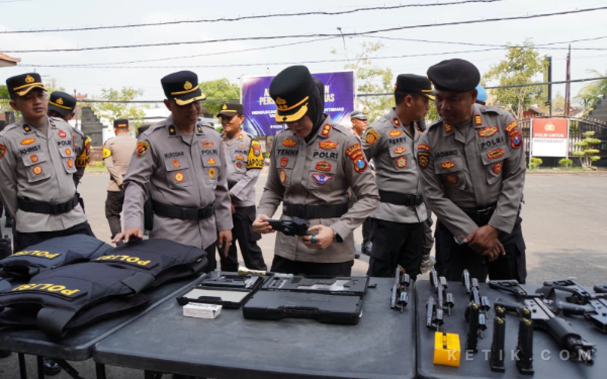 Thumbnail Berita - Polres Bojonegoro Cek Kesiapan Personel dan Sarpras untuk Jaga Kamtibmas