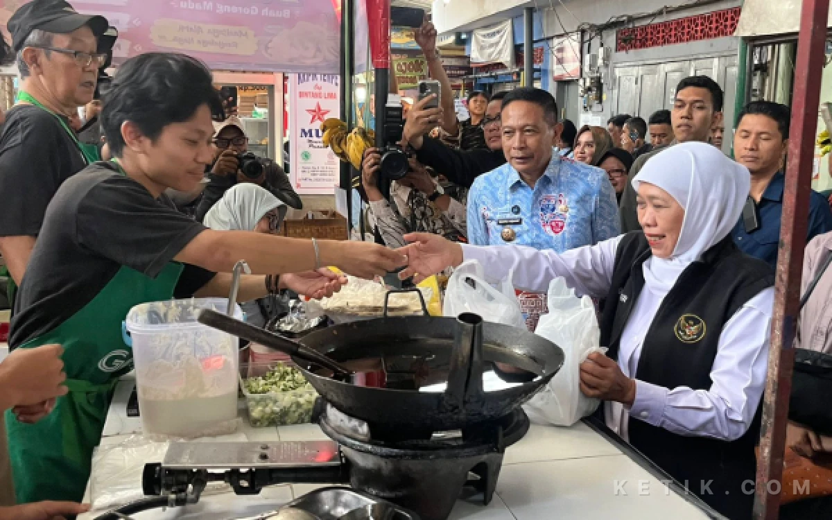 Thumbnail Berita - Melipir ke Pasar Klojen Malang, Gubernur Khofifah Kepincut Wisata Kuliner Andalan Arek Ngalam