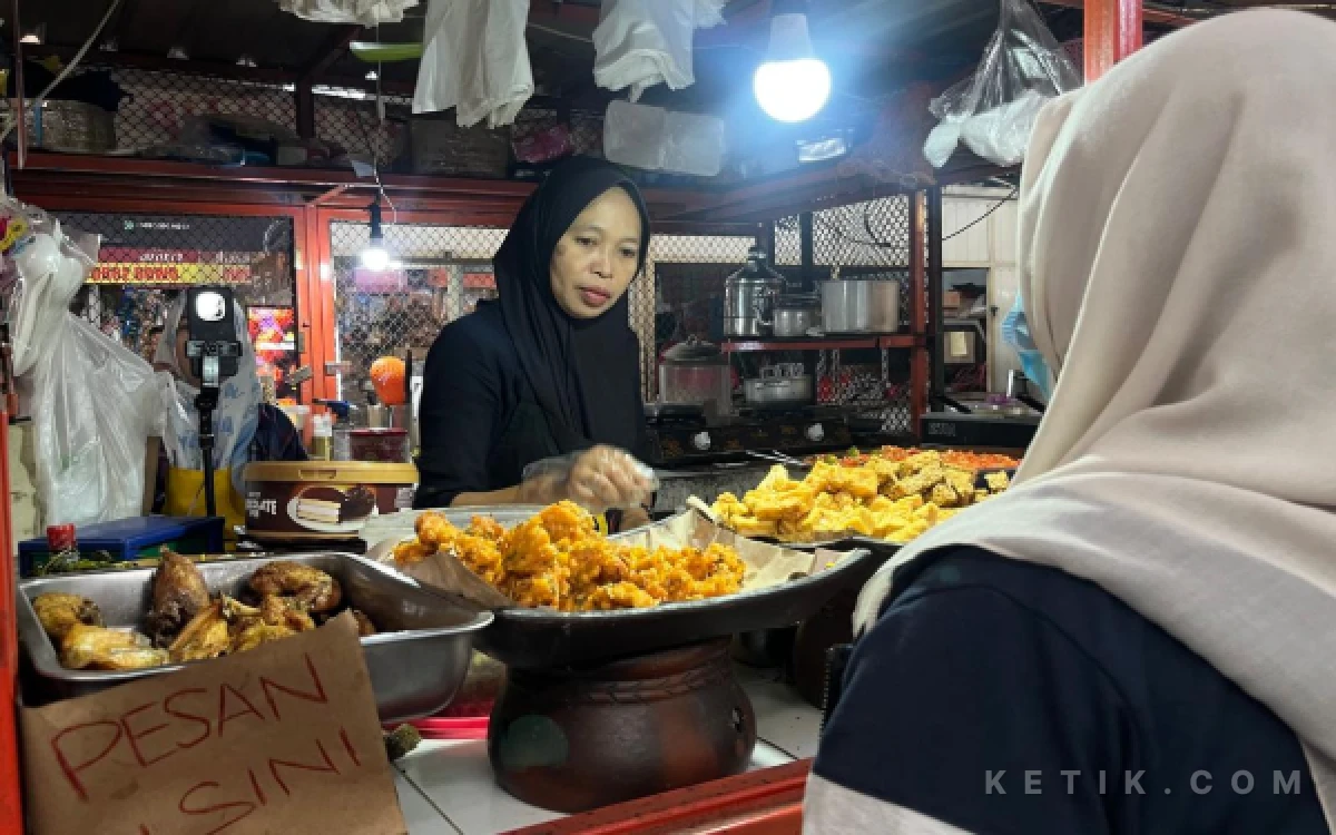 Thumbnail Berita - Heboh di TikTok! Sego Tempong Pasar Klojen Kota Malang Jadi Buruan Wisatawan Kuliner dari Berbagai Daerah