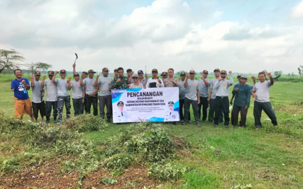 Thumbnail Berita - Kades Ahmad Sholihin Pimpin Karya Bakti di Desa Lengkong, Gelorakan Semangat Gotong Royong