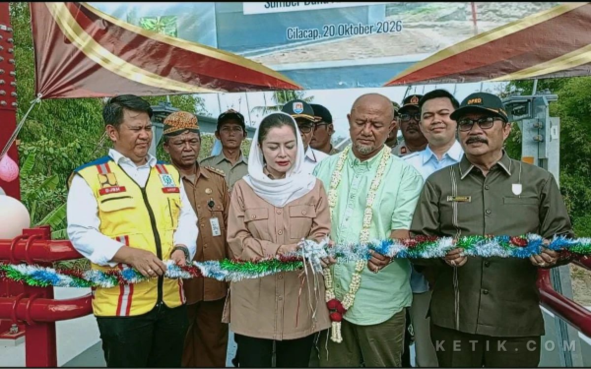 Thumbnail Berita - Novita Wijayanti Resmikan Jembatan Gantung Senilai Rp 4,3 Miliar di Desa Sindangbarang Cilacap