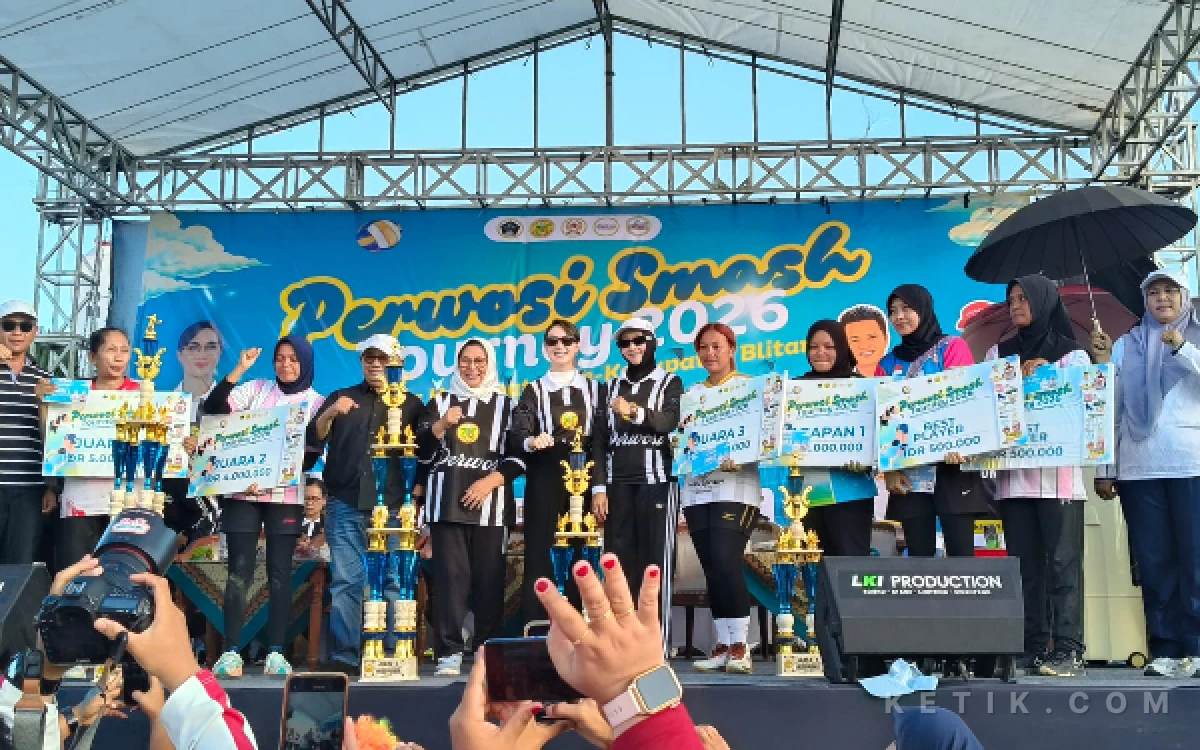 Thumbnail Berita - Ribuan Warga Padati Perwosi Smash Turney 2026, Semangat Sportivitas dan Pemberdayaan Perempuan Menggema di Kabupaten Blitar