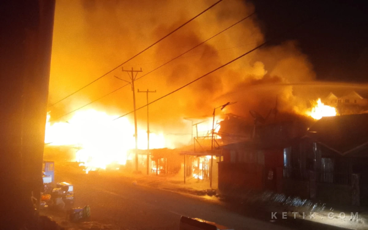 Thumbnail Berita - Kebakaran Hebat di Kabupaten Paniai, Puluhan Bangunan Terbakar dan Tewaskan 11 Orang