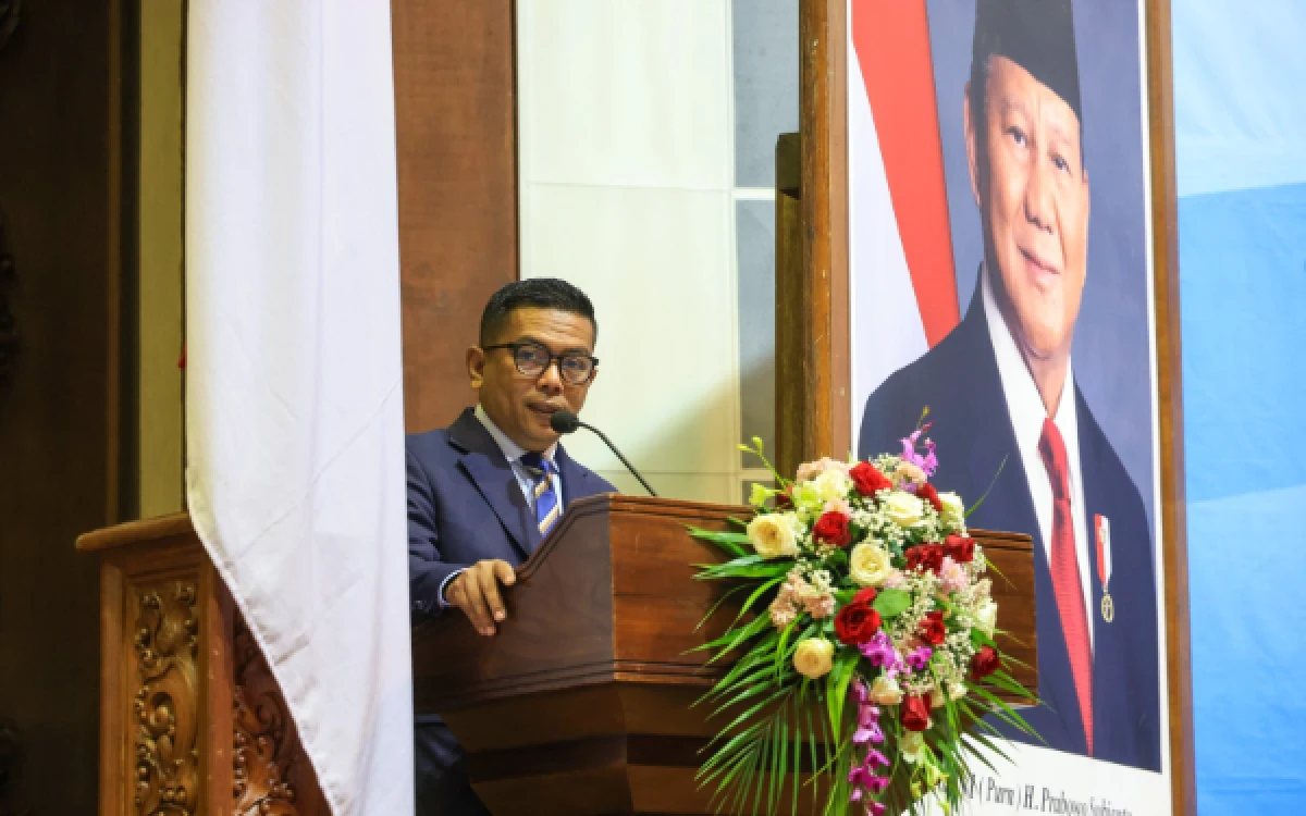 Thumbnail Berita - Andra Soni Kenang Perjuangan Kuliah hingga Wisuda: Dari Biaya Dicicil hingga Jadi Gubernur Banten
