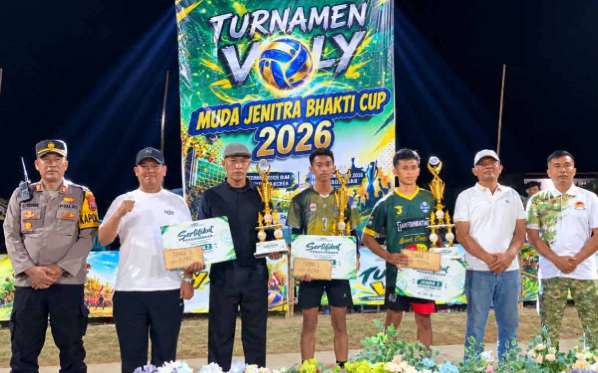 Thumbnail Berita - Turnamen Voli MJB Kediri Berakhir, Desa Jarak dan Pranggang Raih Juara Pertama