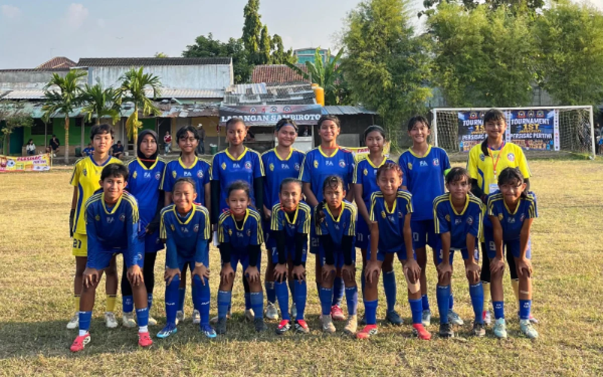 Thumbnail Berita - Belum Setahun Berdiri, Arema FC Women Academy Semarang Sabet Gelar Juara Turnamen U-14 Persisac Pertiwi 2026