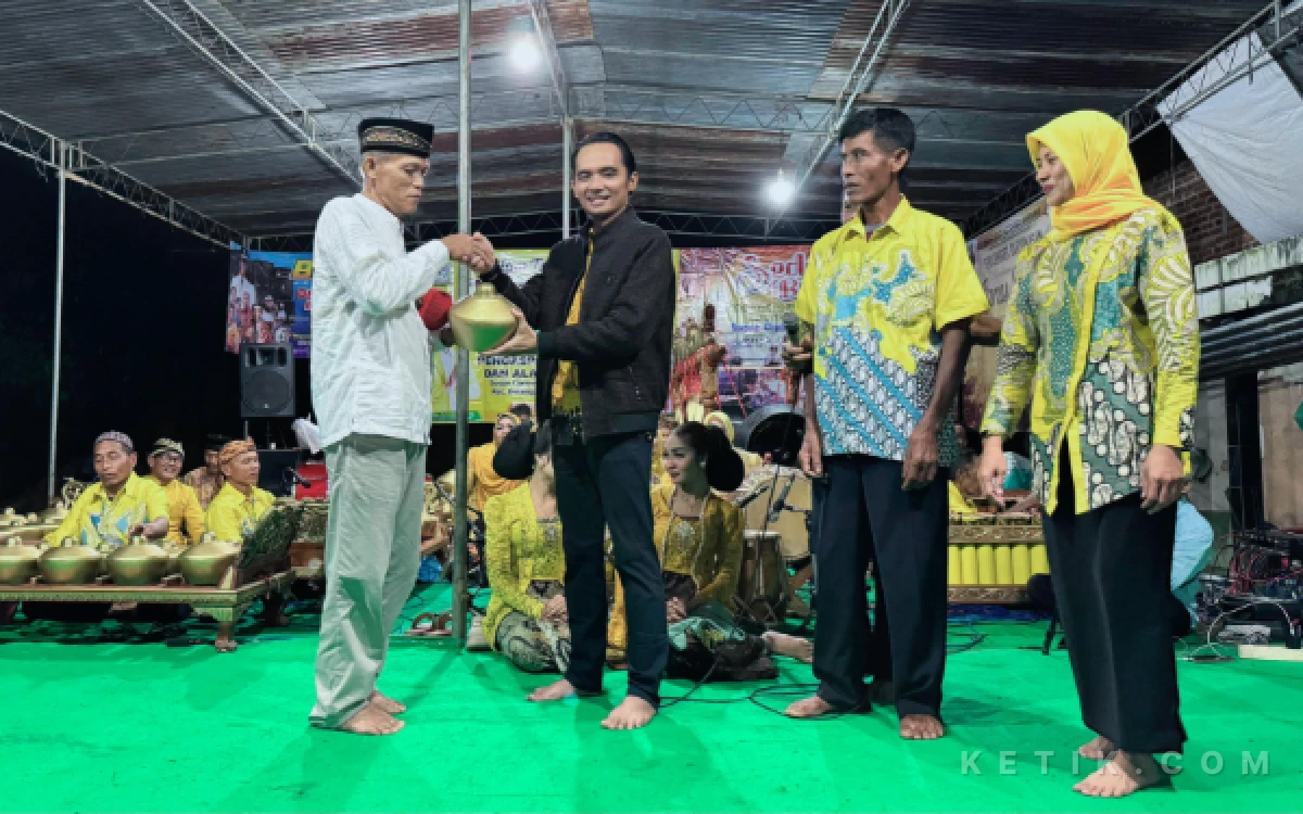 Thumbnail Berita - Warga Bengbulang Cilacap Tasyakuran Jalan Baru, Aspirasi Legislator Golkar Moro