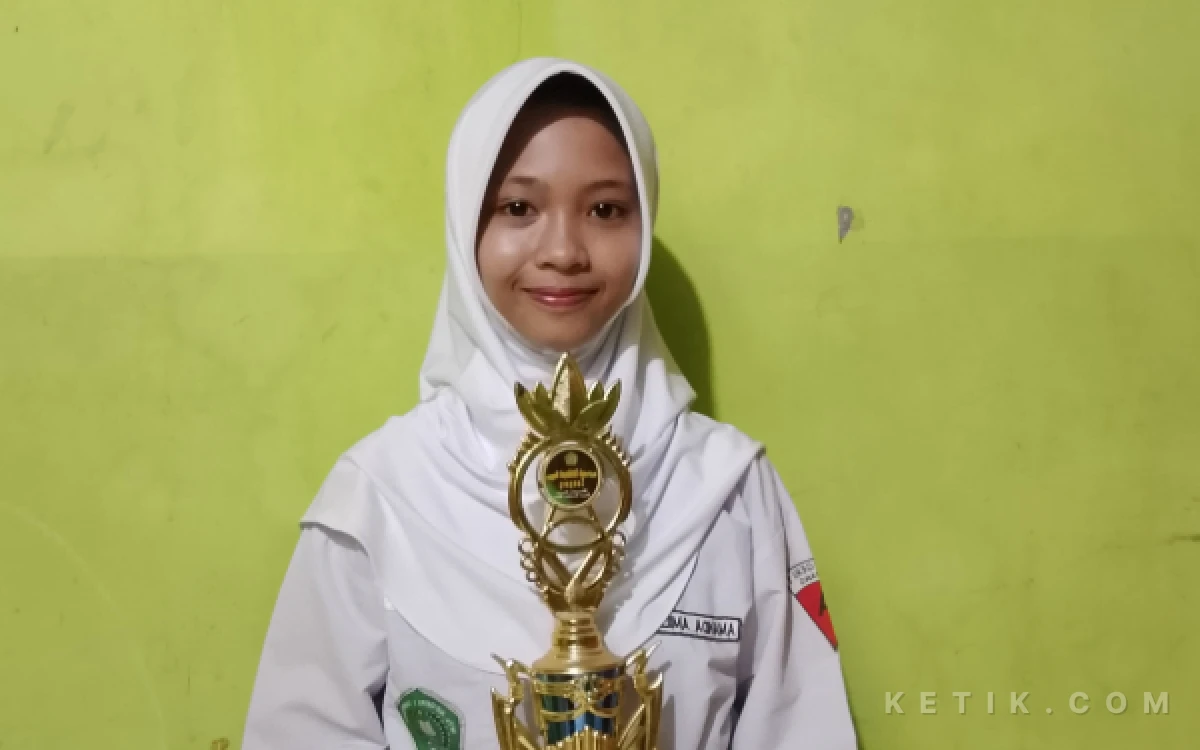 Thumbnail Berita - Siswi MTsN 1 Sampang Amanda Amilia Sabet Medali Emas KSPI Tingkat Nasional