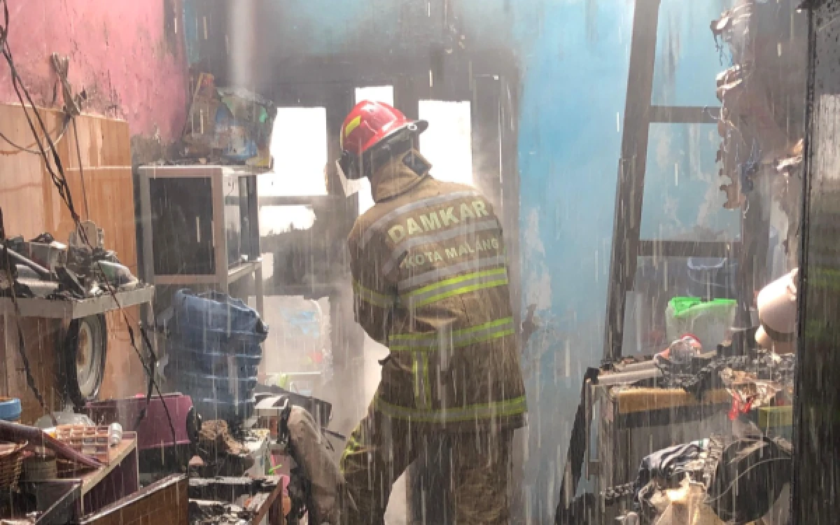 Thumbnail Berita - Lupa Matikan Kompor, Dapur Rumah Warga Sukun Malang Hangus Terbakar