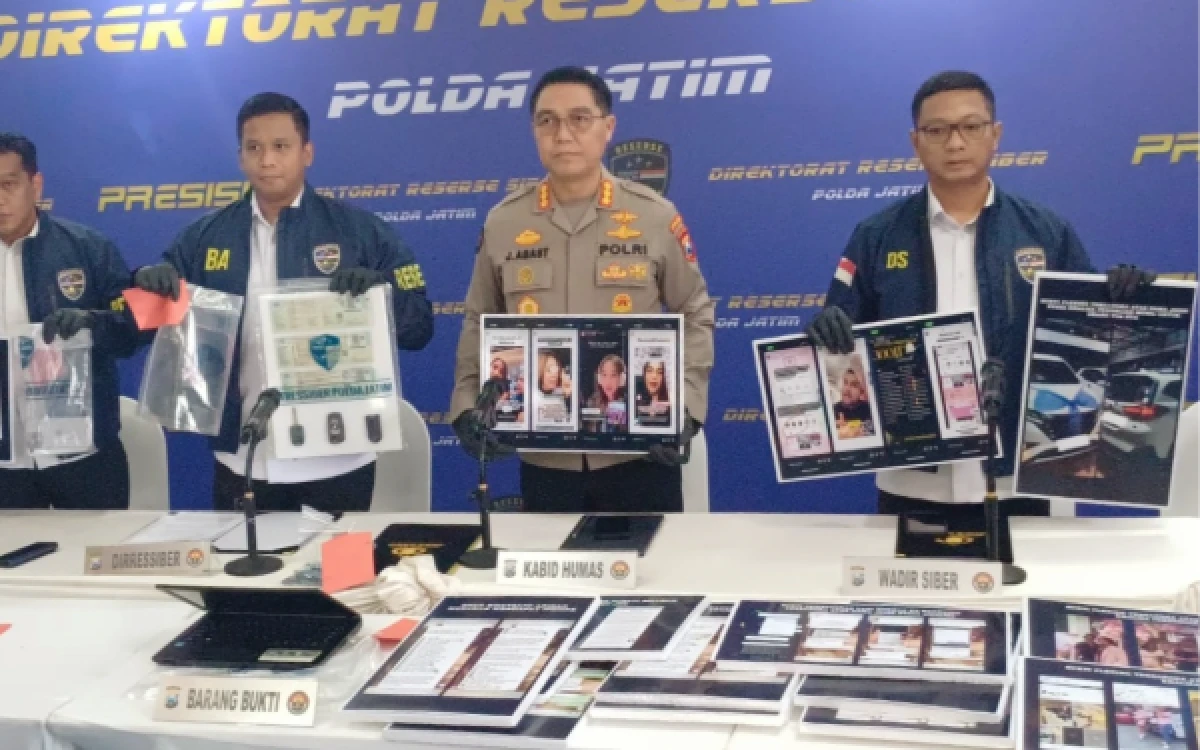Thumbnail Berita - Polda Jatim Bongkar Arisan Online Fiktif, Raup Untung Rp71 Miliar dari Ratusan Korban