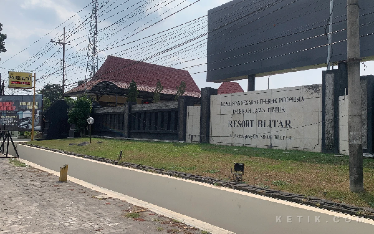 Thumbnail Berita - Heboh! Dugaan Penganiayaan Ajudan Wakapolres Blitar Jadi Sorotan, Korban Dikabarkan Alami Patah Tulang Hidung