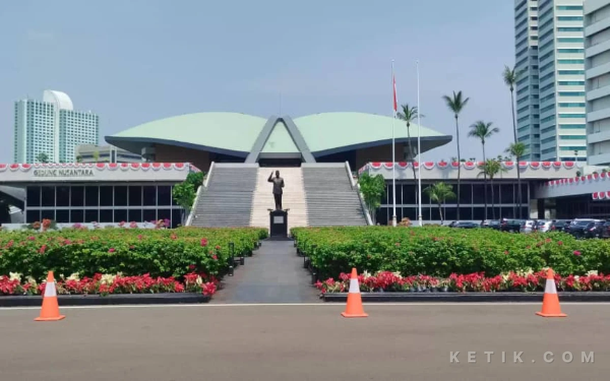 Thumbnail Berita - Dana Komunikasi Presiden Hampir Dua Kali Lipat dari Anggaran Bencana untuk Rakyat